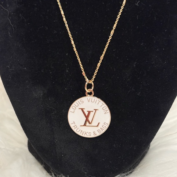 🔥Low Start🔥LV Stamped Zipper pull on unbranded chain - Picture 1 of 3